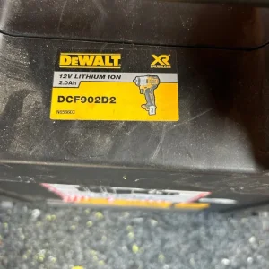 Dewalt 3/8 cordless impact gun - Image 2