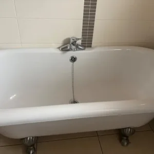 Free standing bath and toilet - Image 3