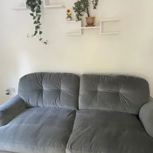 3 seater velvet sofa - Image 3