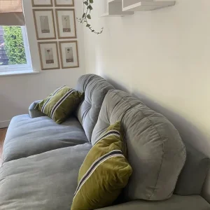 3 seater velvet sofa - Image 5