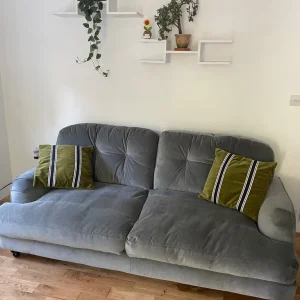 3 seater velvet sofa - Image 6