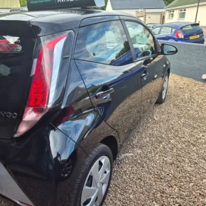2017 Toyota Aygo 1.0 VVT-i X-Play 5-door Hatchback - Image 6