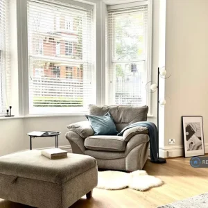 2 bedroom flat in Wymering Road, Gosport, Hampshire - Image 4