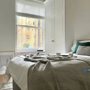 2 bedroom flat in Wymering Road, Gosport, Hampshire - Image 5