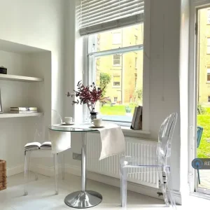 2 bedroom flat in Wymering Road, Gosport, Hampshire - Image 7