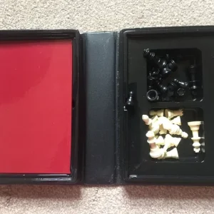 Beginners guide to chess with book and two sets of pieces - Image 5