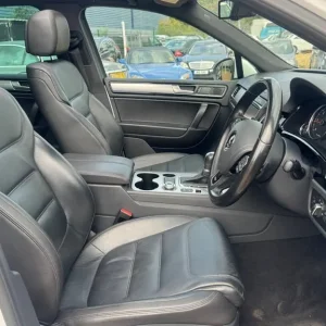 2016 Volkswagen Touareg R-Line Estate - Image 5