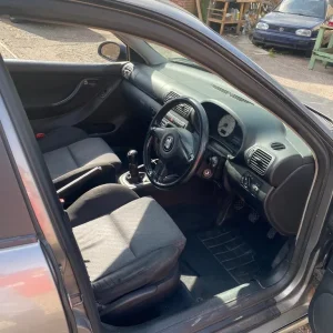 Seat Leon hatchback 2004 manual 1896cc 5-door - Image 6