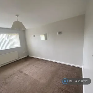 2 bedroom flat in Cedric Court, Swanscombe, Dartford (2 bed) - Image 2