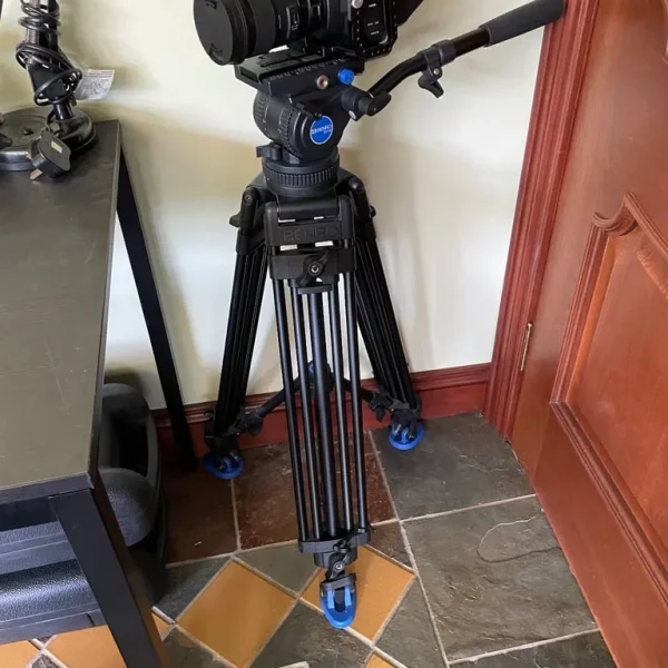 Benro V10 camera tripod and fluid head