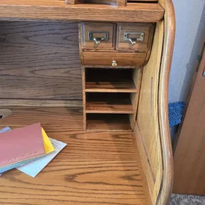 Solid oak writing bureau and chair - Image 5