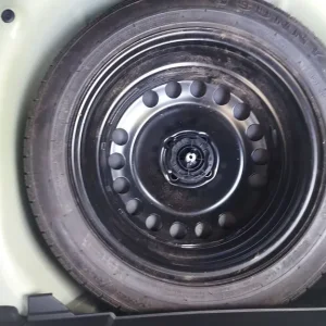 2024 Peugeot 208 5-door hatchback, yellow lime metallic - Image 4