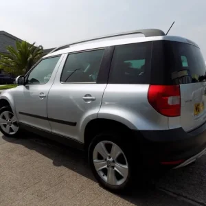 2012 Skoda Yeti 2.0 TDI CR SE Plus 4x4 5dr Hatchback - Image 3