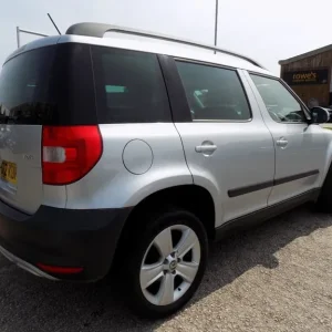 2012 Skoda Yeti 2.0 TDI CR SE Plus 4x4 5dr Hatchback - Image 4