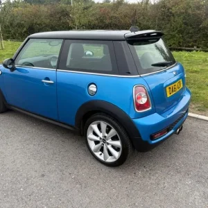 2011 Mini Cooper S 1.6 Hatch Manual - Image 2