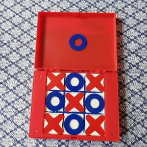 Travel Magnetic Noughts and Crosses