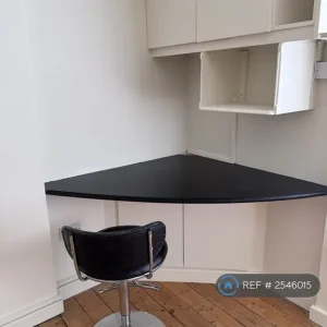 2 bedroom flat in Amesbury Avenue, SW2 - Image 4