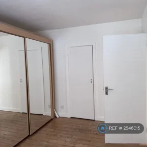 2 bedroom flat in Amesbury Avenue, SW2 - Image 6