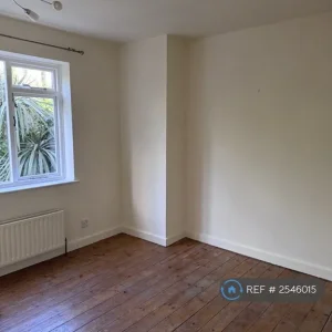 2 bedroom flat in Amesbury Avenue, SW2 - Image 8