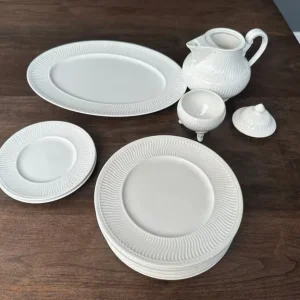 Villeroy and Boch Allegretto teapot, sugar dish and side plates - Image 6