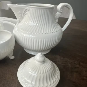Villeroy and Boch Allegretto teapot, sugar dish and side plates
