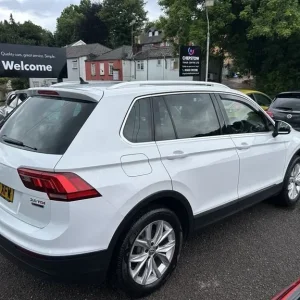 2016 Volkswagen Tiguan 2.0 TDI BlueMotion Tech SE Navigation SUV - Image 2