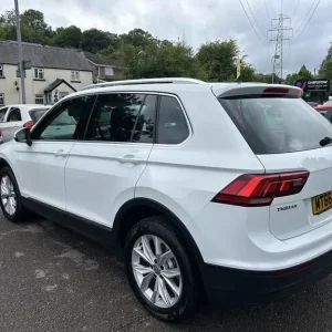 2016 Volkswagen Tiguan 2.0 TDI BlueMotion Tech SE Navigation SUV - Image 4