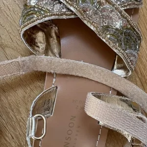 Next kids sandals euro 34 - Image 4