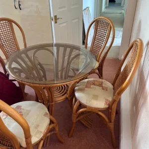 Conservatory table and chairs plus matching side/lamp table - Image 2