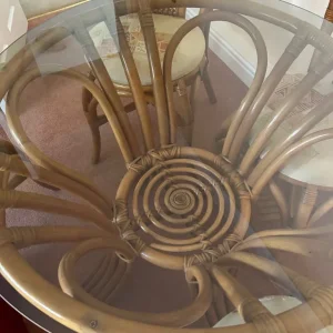 Conservatory table and chairs plus matching side/lamp table - Image 3