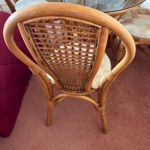 Conservatory table and chairs plus matching side/lamp table - Image 4