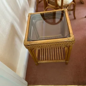 Conservatory table and chairs plus matching side/lamp table - Image 5