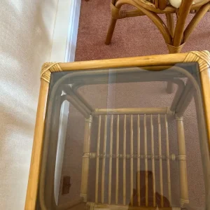 Conservatory table and chairs plus matching side/lamp table - Image 6