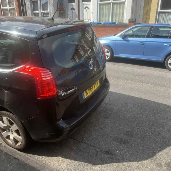Peugeot 5008 MPV 2011 5-door semi-auto