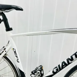 Giant Defy Sizs/XL Alloy Road Bike with 700c Wheels - Image 2