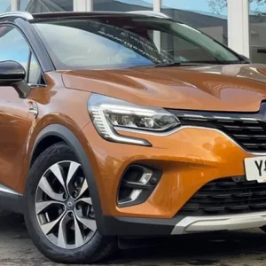 2021 Renault Captur E-TECH Plug-in Hybrid SUV - Image 2