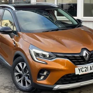 2021 Renault Captur E-TECH Plug-in Hybrid SUV - Image 3