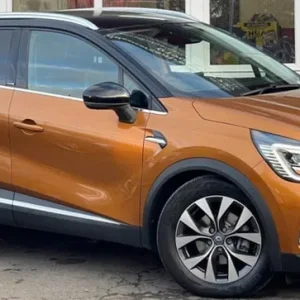 2021 Renault Captur E-TECH Plug-in Hybrid SUV - Image 5