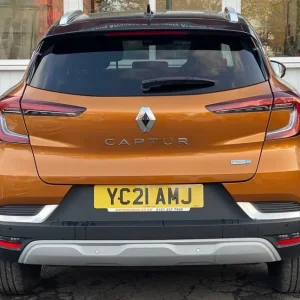 2021 Renault Captur E-TECH Plug-in Hybrid SUV - Image 8