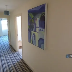 3 bedroom flat in Methuen Road (3 bed) - Image 2