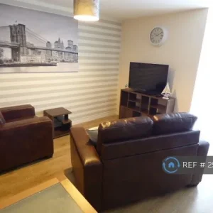 3 bedroom flat in Methuen Road (3 bed) - Image 6