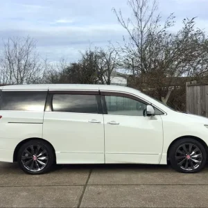 2010 Nissan Elgrand 4x4 Auto 3.5L 7-Seater - Image 8