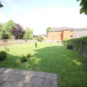 Large self-contained studio flat with gas and water included - Image 3