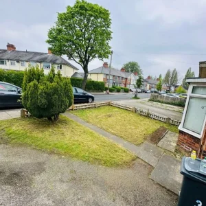 Garden gardener grass & fencing - Image 4