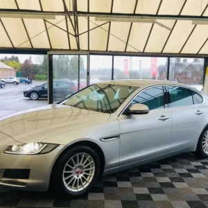 2019 Jaguar XF 2.0 Diesel Manual 4dr Prestige with 17" Alloys - Image 4
