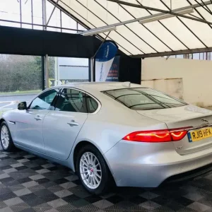 2019 Jaguar XF 2.0 Diesel Manual 4dr Prestige with 17" Alloys - Image 5
