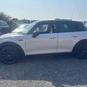 2015 MINI Hatch 1.5 Cooper S 5-door Petrol Manual - Image 4