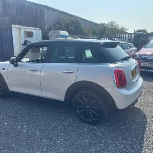 2015 MINI Hatch 1.5 Cooper S 5-door Petrol Manual - Image 5