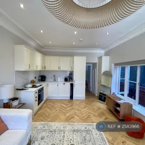 2 bedroom flat in Queen's Gate, Perth and Kinross (2 bed) - Image 3