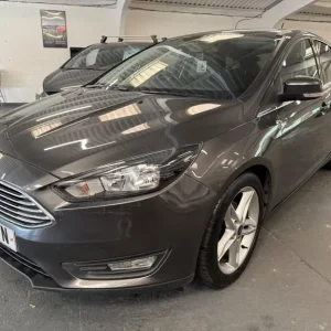 2017 Ford Focus 1.0T EcoBoost Zetec Edition Euro 6 5-door hatchback petrol manual - Image 3
